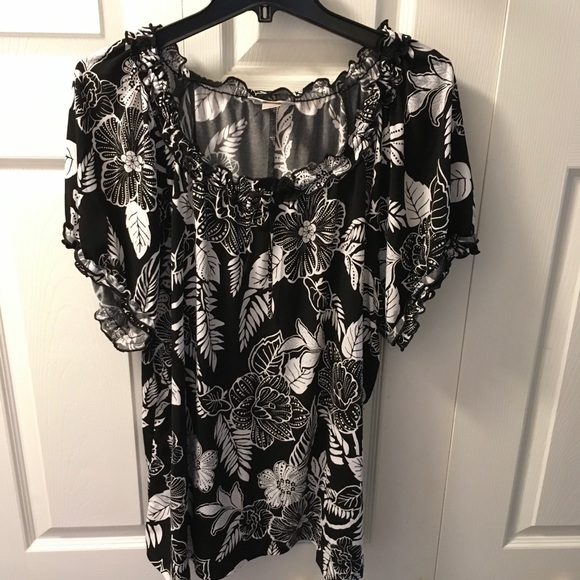 CJ Banks Tops - Black and White Floral top